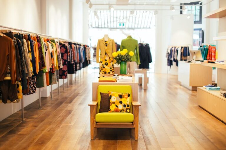 How Visual Merchandisers are Transitioning to Walking Ambassadors as a Retail Merchandising Solution